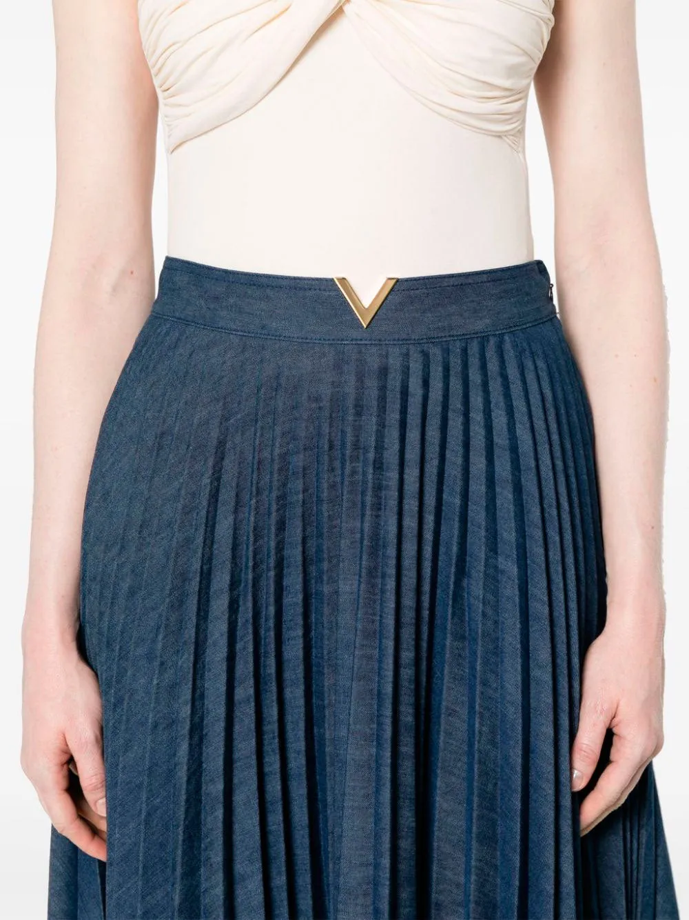 Pleated denim skirt