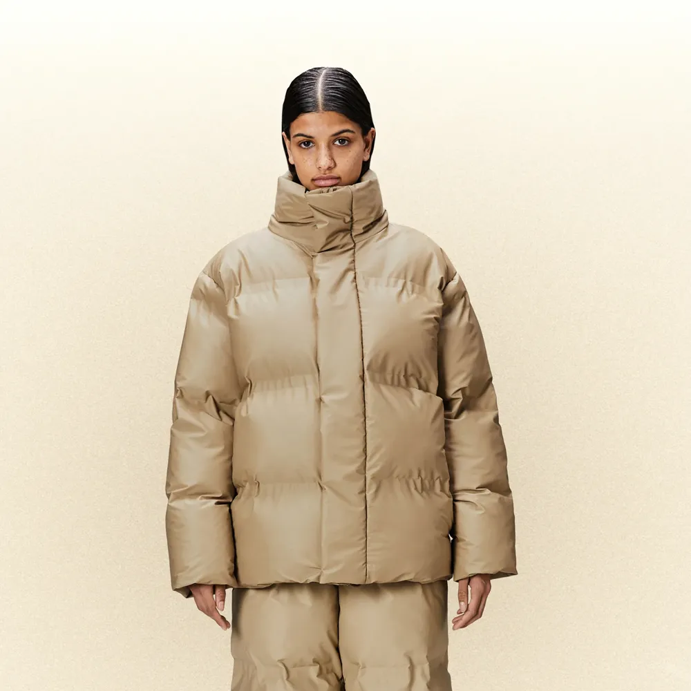 RAINS - BATOR PUFFER JACKET SAND