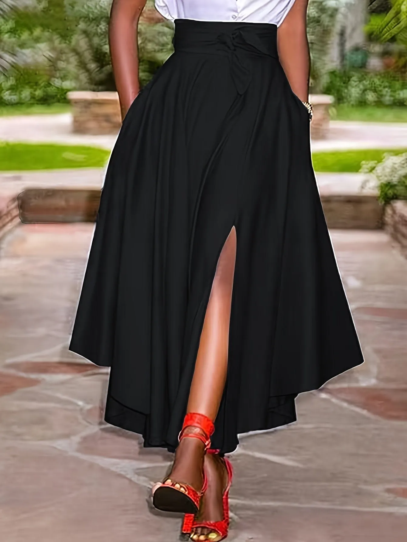 Upgrade Your Spring & Summer Wardrobe with Our Chic Pleated Skirt!